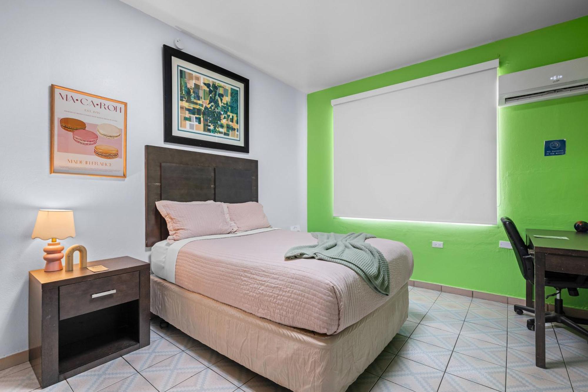 Borinquen Beach Inn Сан Хуан Екстериор снимка
