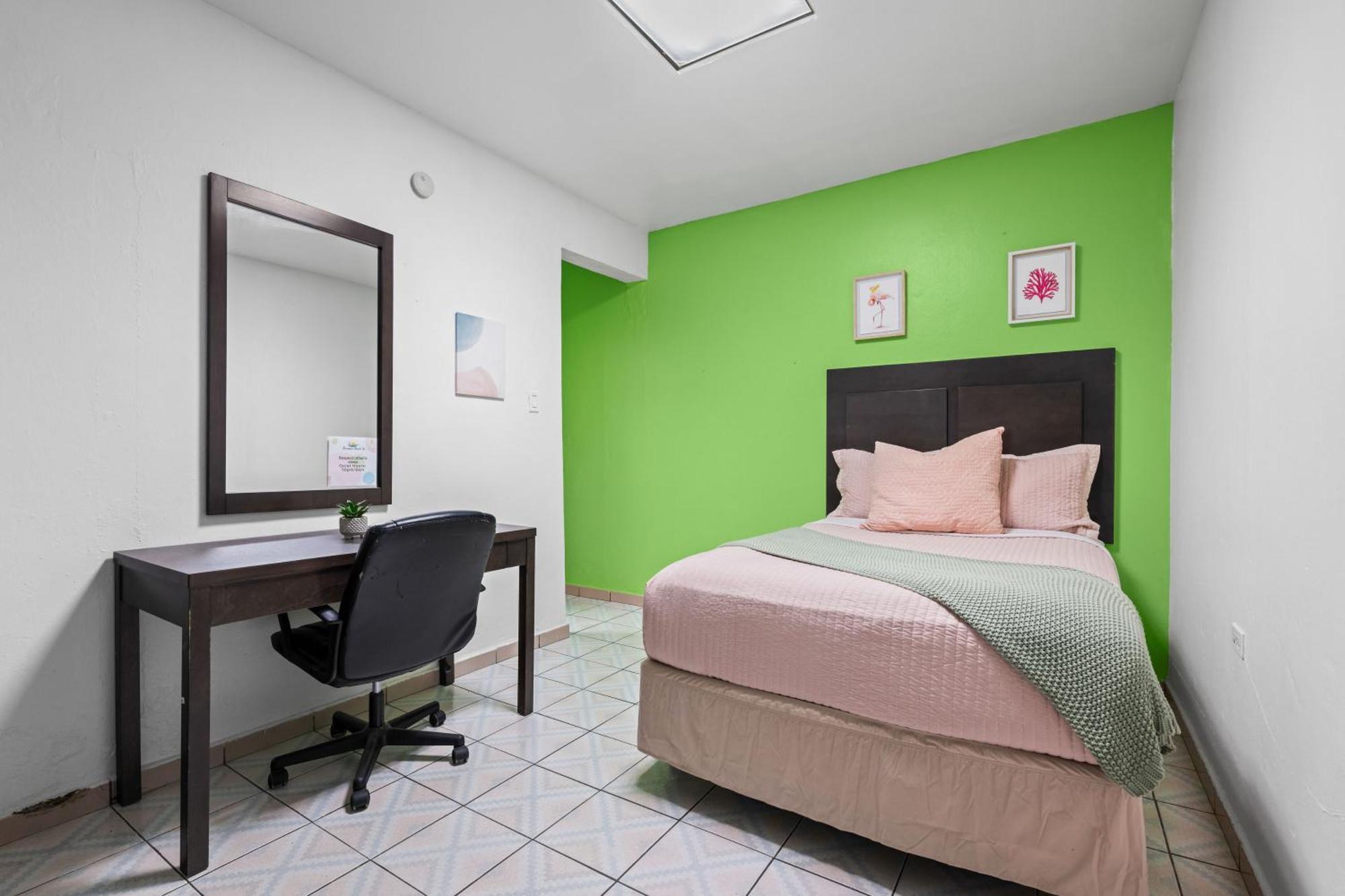 Borinquen Beach Inn Сан Хуан Екстериор снимка