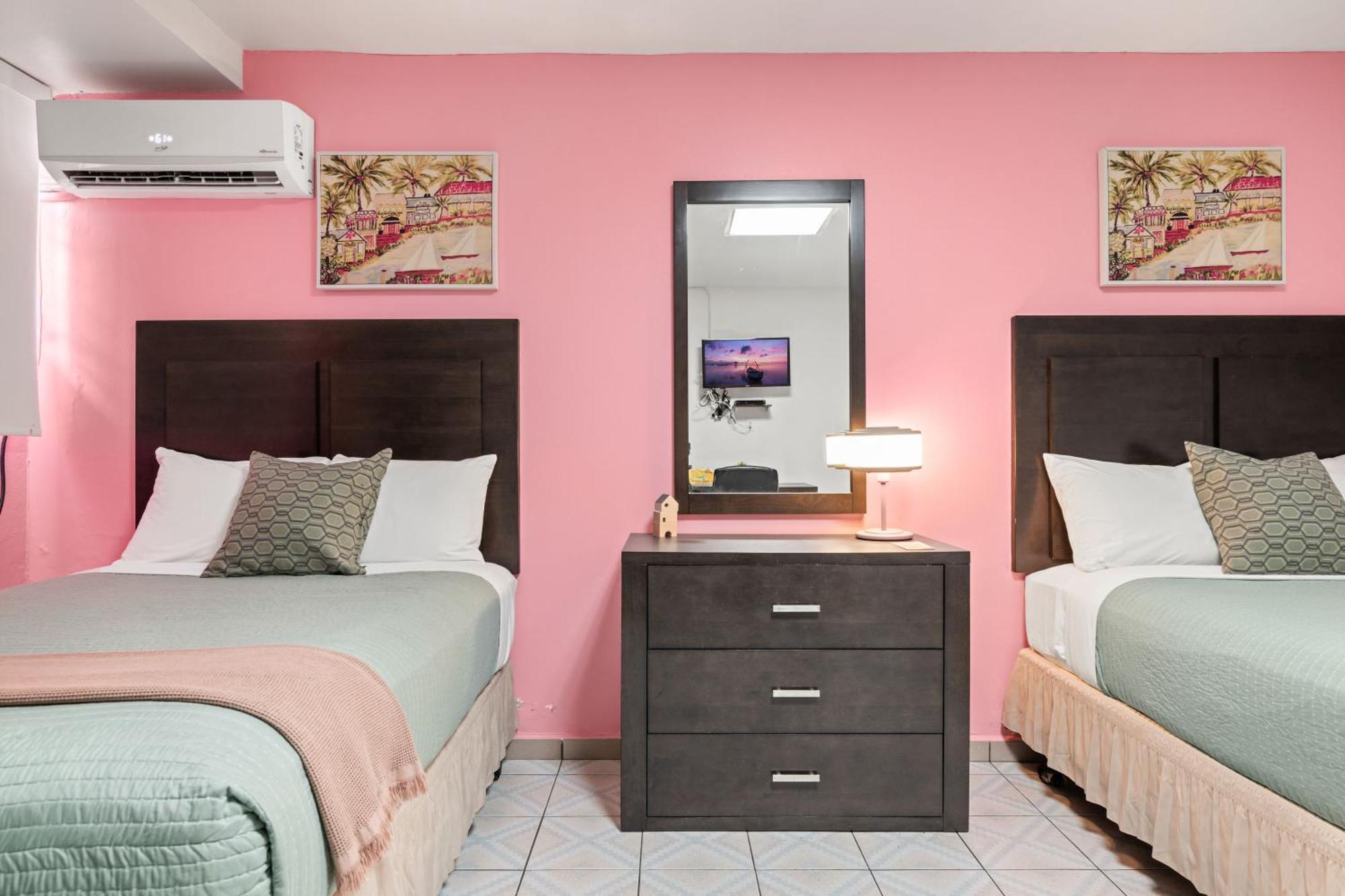 Borinquen Beach Inn Сан Хуан Екстериор снимка