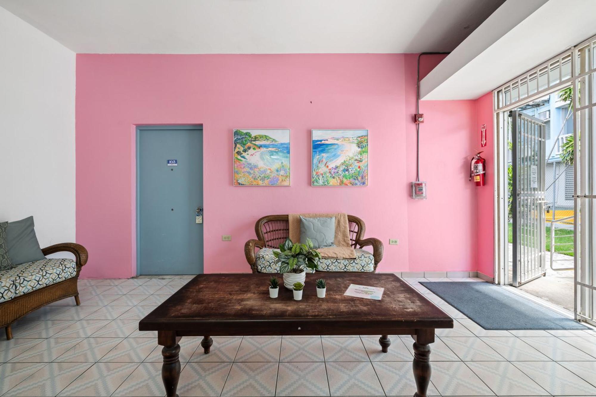 Borinquen Beach Inn Сан Хуан Екстериор снимка