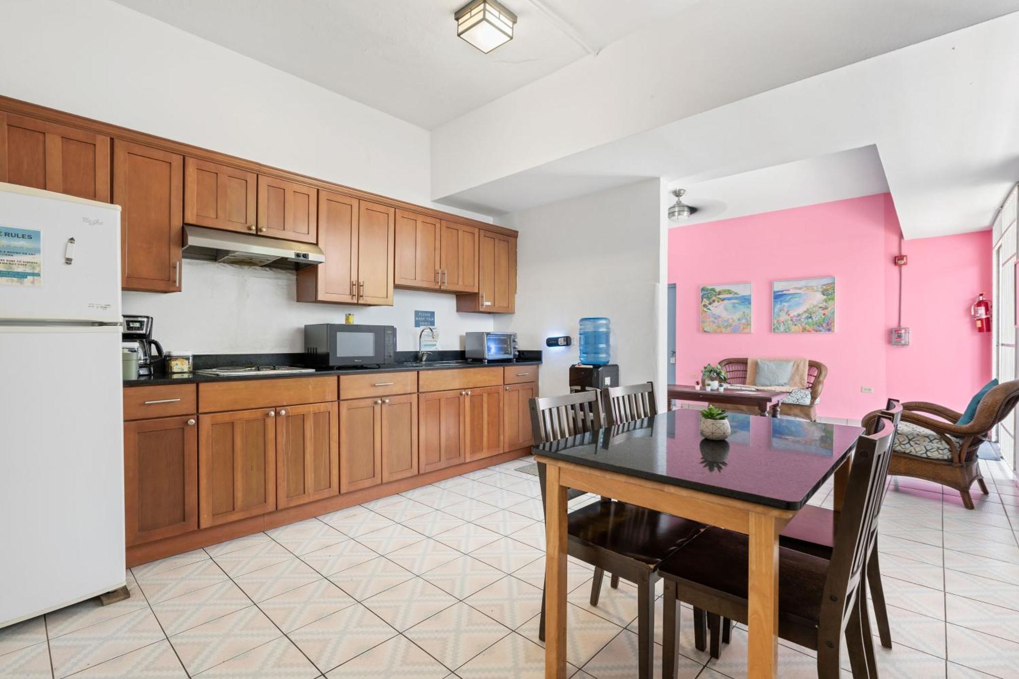 Borinquen Beach Inn Сан Хуан Екстериор снимка
